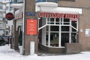 coffeeshop-reefer-amsterdam-entrance-day