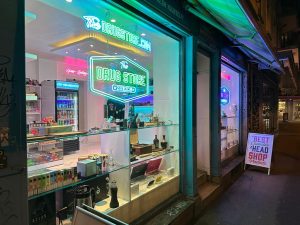 the-drug-store-zurich-entrance-night